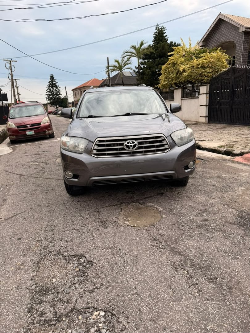 TOYOTA HIGHLANDER