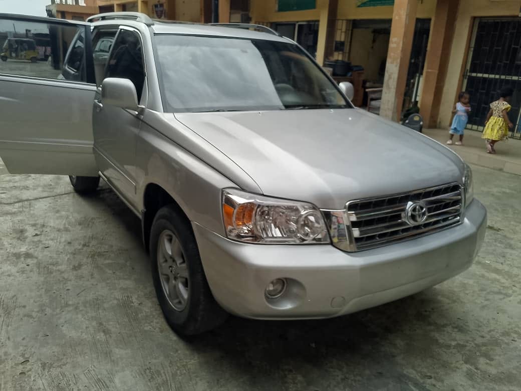 TOYOTA HIGHLANDER