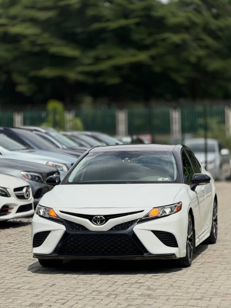 TOYOTA CAMRY SE