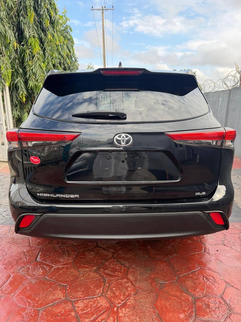 TOYOTA HIGHLANDER