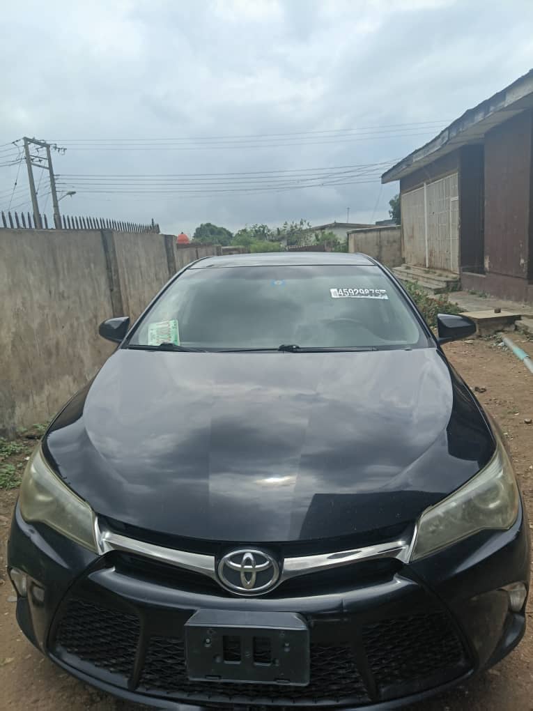 TOYOTA CAMRY SE