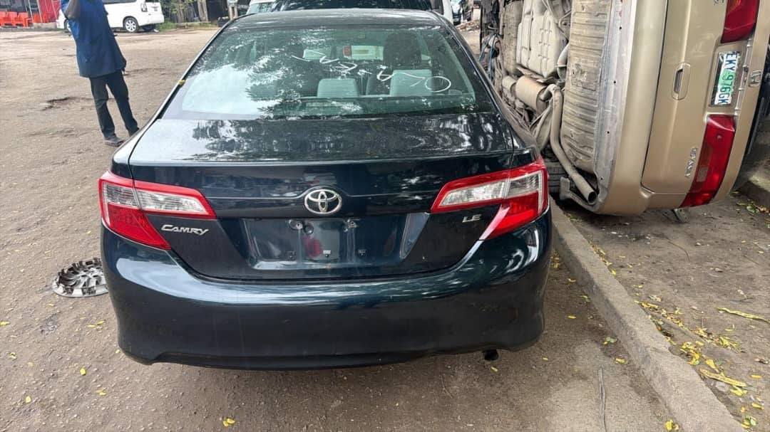 TOYOTA CAMRY LE